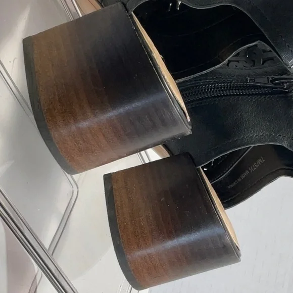 Vince Camuto Sternat “shooties”. - Picture 15 of 16